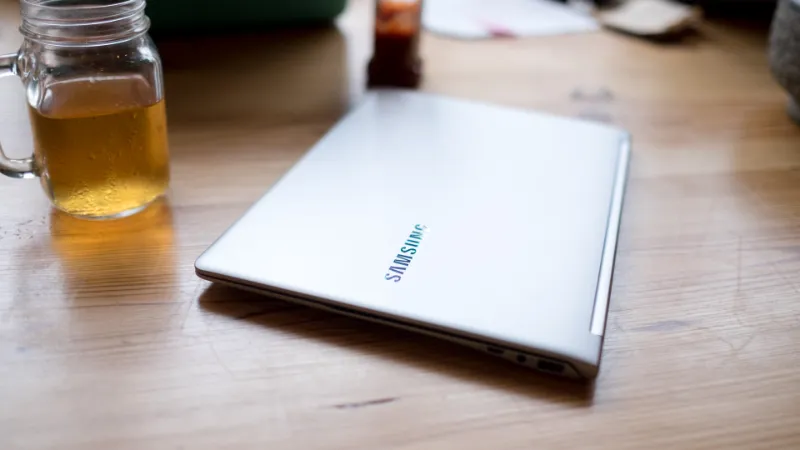 GET AN UP CLOSE LOOK AT THE SAMSUNG NOTEBOOK HOYT6YK 7 samsung notebook hoyt6yk