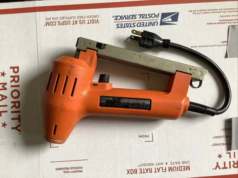 WHAT IS THE HEAVY DUTY ELECTRIC STAPLE GUN? 3 best electric staple gun