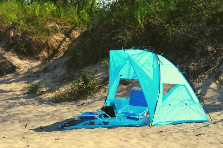 Enjoy Time By The Sea With The Best Beach Tents for Wind, Babies and Families 3 beach tent guide