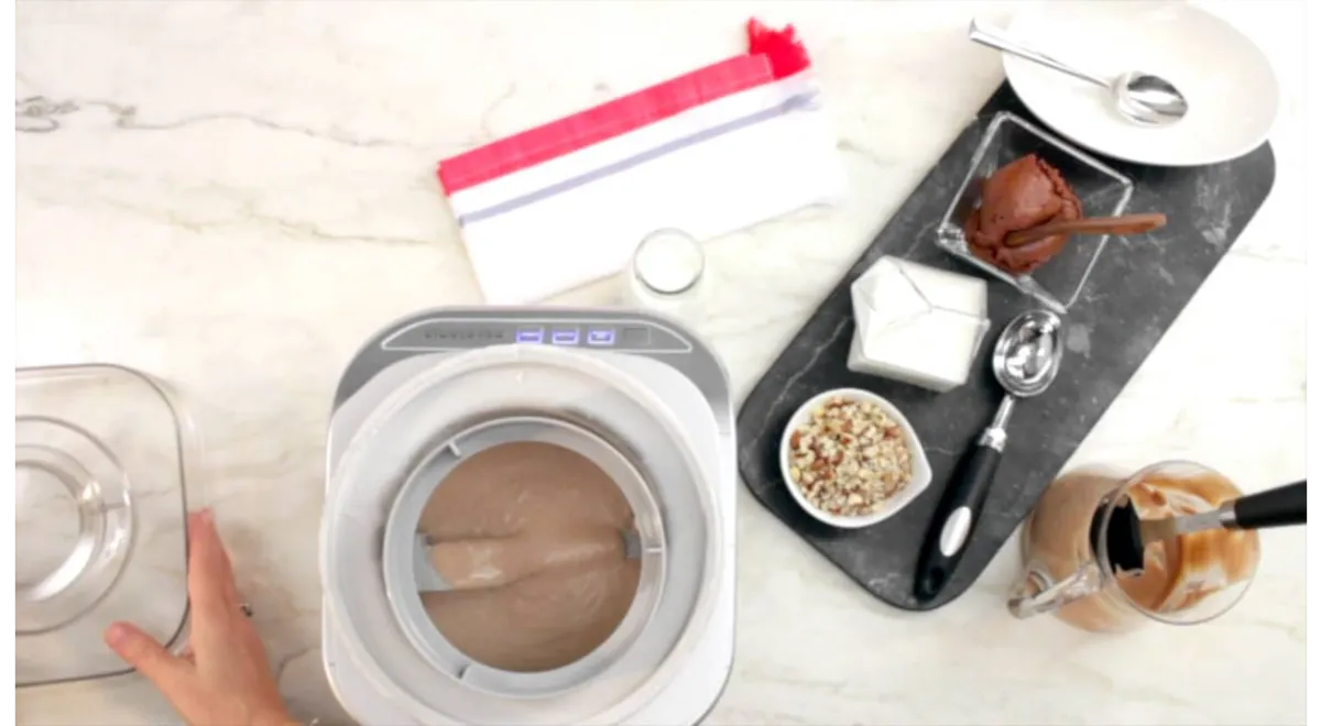 GELATO ICE CREAM MACHINE FOR QUICK SERVED TREAT 1 GELATO ICE CREAM MACHINE