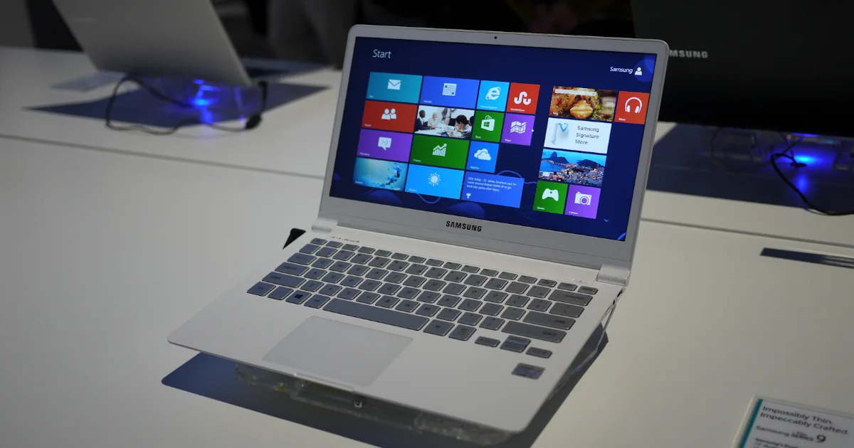 GET AN UP CLOSE LOOK AT THE SAMSUNG NOTEBOOK HOYT6YK 1 samsung notebook hoyt6yk