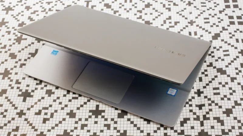 GET AN UP CLOSE LOOK AT THE SAMSUNG NOTEBOOK HOYT6YK 5 samsung notebook hoyt6yk